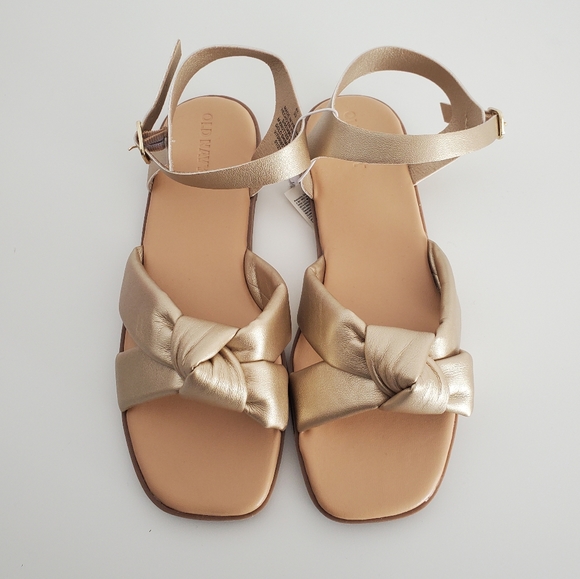 🆕️Kids Gold Sandals Size 4 - Picture 1 of 5